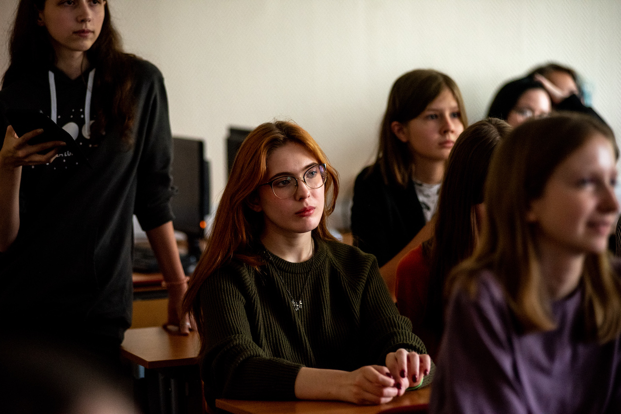 Московский техникум креативных. Клуб друзей техникума Красина. Даша ее друзья в колледже. Парень в техникуме креативных индустрий. Московские встреча с Анастейшен.